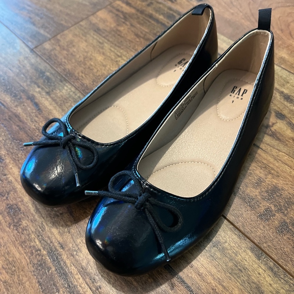 GAP Kids Girls Black Patent Ballet Flats Size 1 NWOT